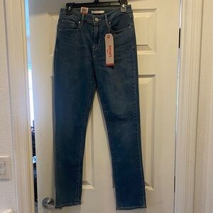 Levi’s ladies, mid rise, skinny jeans